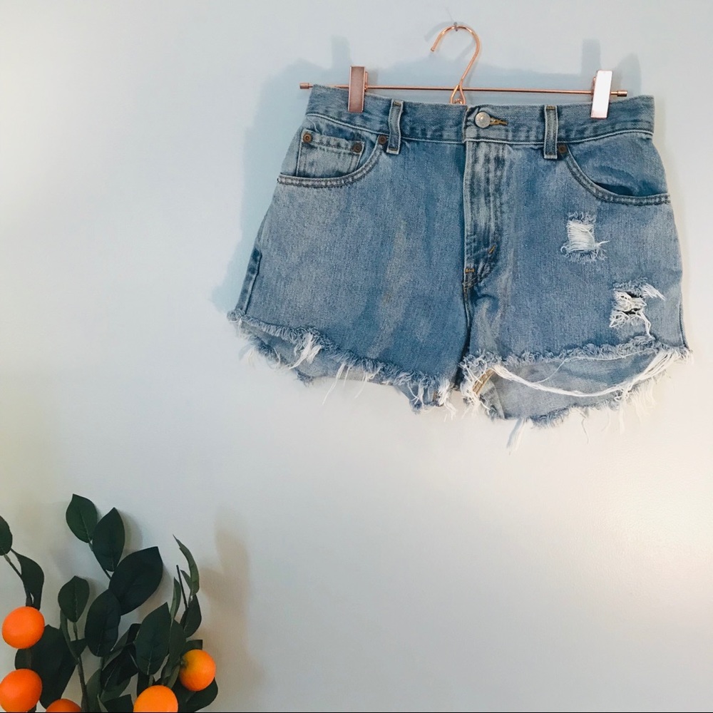 vintage Levi’s high waisted shorts